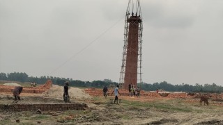 তিন ফসলি জমিতে আ'লীগ নেতার ইটভাটা নির্মাণ