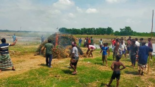 আত্রাই বিলসুতি বিলে জব্দ করা ১৫ লক্ষ টাকার জাল আগুনে পুড়িয়ে ধ্বংস