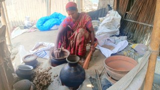 মুড়ি বিক্রির টাকায় সংসার চলে কয়েক’শ পরিবারের, চান সরকারি সহায়তা