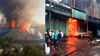 এখনো জ্বলছে আগুন, রমজানের জন্য রাখা ১ লাখ টন চিনি পুড়ে ছাই