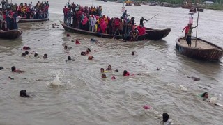 মোংলায় যাত্রী নিয়ে ডুবে গেল ট্রলার, নিখোঁজ অনেকেই