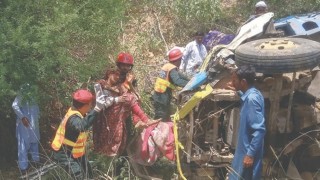 পাকিস্তানে সড়ক দুর্ঘটনায় একই পরিবারের ১৪ জন নিহত