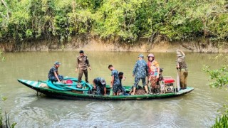 সুন্দরবনের আগুন নেভাতে যোগ দিয়েছে নৌ ও বিমান বাহিনী