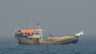 বঙ্গোপসাগরে বাংলাদেশি জেলেকে গুলি করল মিয়ানমার নৌবাহিনী