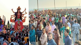 কক্সবাজার সমুদ্র সৈকতে প্রতিমা বিসর্জনে জনস্রোত