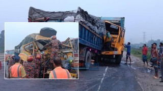 টাঙ্গাইলে ট্রাক-কাভার্ডভ্যানের মুখোমুখি সংঘর্ষে প্রাণ গেল ২ জনের