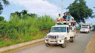 সাজেকে আটকেপড়া পর্যটকরা  ফিরছেন