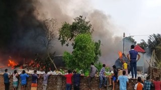 গাজীপুরে বেক্সিমকোর কারখানায় আগুন দিয়েছেন শ্রমিকরা