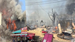 সাজেকে ৭ রিসোর্ট ও কটেজে আগুন, নিয়ন্ত্রণে কাজ করছে সেনাবাহিনী(ভিডিও)