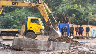 টাঙ্গাইলে গুড়িয়ে দেওয়া হলো সীসা তৈরি কারখানা