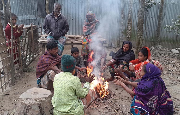 কুড়িগ্রামে জেঁকে বসেছে শীত