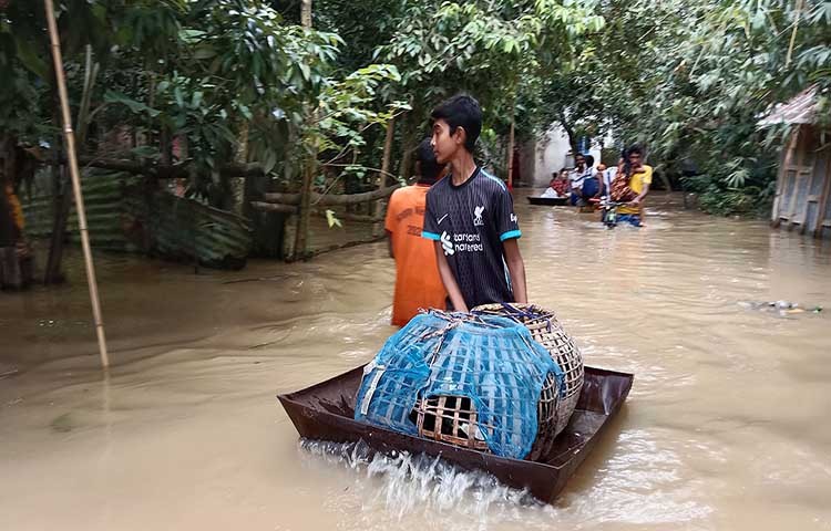 কমতে শুরু করেছে বন্যার পানি