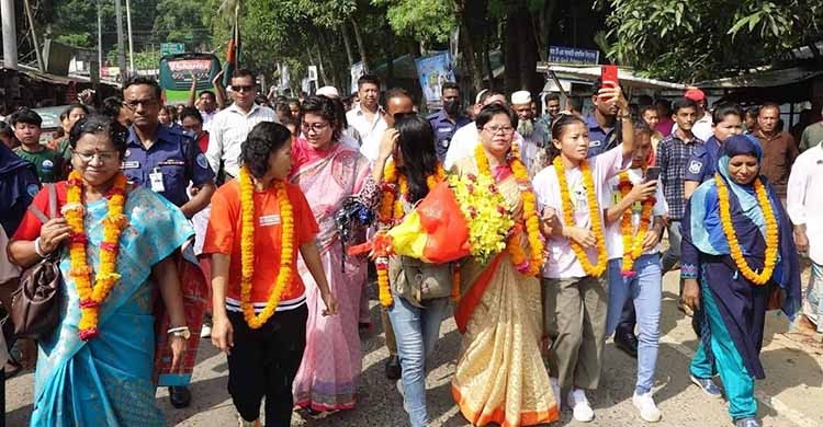 সাফজয়ী ৫ পাহাড়ি কন্যাকে সেই বিদ্যালয়ের সংবর্ধনা