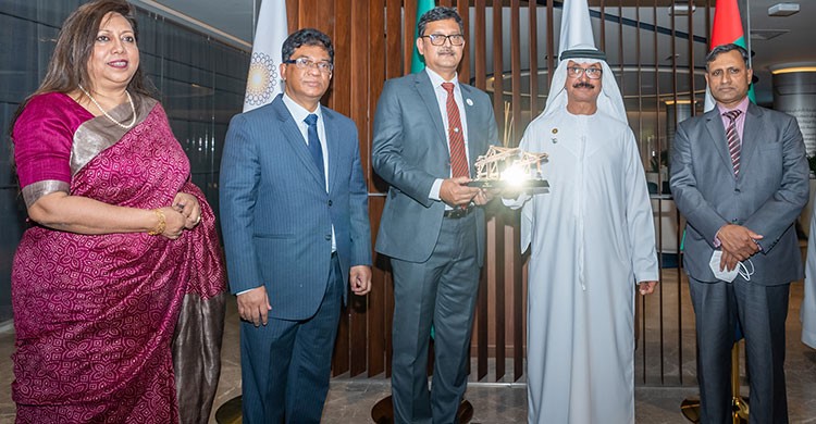 BD delegation visits free zone, port in Dubai