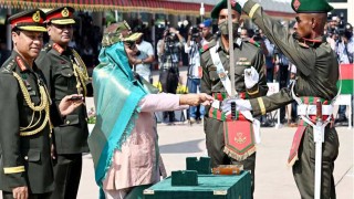 শক্তিশালী সশস্ত্র বাহিনী গড়তে কাজ করছে সরকার: প্রধানমন্ত্রী