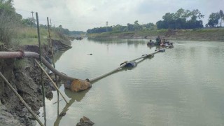 আশ্রয়ণ প্রকল্পের নামে বালু উত্তোলন, পাড়ে ভাঙ্গন