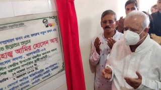 কৃষকদের মাঝে বিনামূল্যে বীজ ও সার বিতরণ