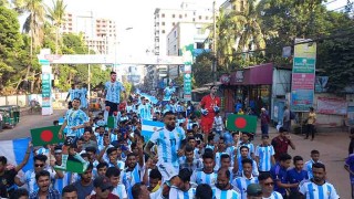 ফেনীতে আর্জেন্টিনার ২০২২ ফুট পতাকা নিয়ে র‌্যালি