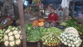 হিলিতে শীতকালীন সবজির দাম অর্ধেক