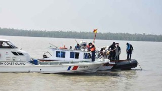 পশুর নদীতে নৌকা থেকে পড়ে জেলে নিখোঁজ