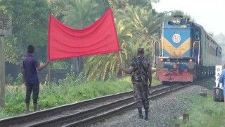 হিলিতে গেটম্যানের বিচক্ষণতায় রক্ষা পেল মিতালি এক্সপ্রেস