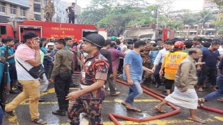 বঙ্গবাজারের আগুন পুরোপুরি নেভানো হয়েছে