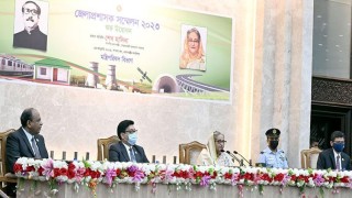 Take only necessary projects: PM asks DCs