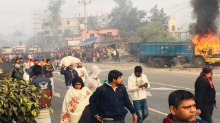 ট্রাকচাপায় কারখানার নিরাপত্তা কর্মী নিহত,  যানবাহন ভাঙচুর