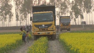 গোবিন্দগঞ্জে চলছে নম্বর বিহীন ১০ চাকার ৪০ ডাম্প ট্রাক