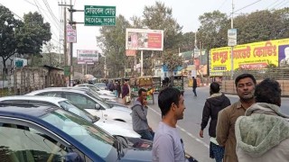 রমেক ও কারাগারের সড়ক বাসের দখলে, ভোগান্তিতে মানুষ