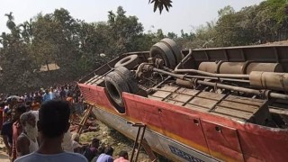 পিকনিকের বাস উল্টে মাদ্রাসাছাত্র নিহত, আহত ৩০