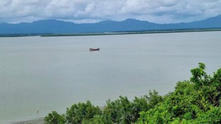 টেকনাফে নৌকাসহ ৪ জেলেকে ধরে নিয়ে গেছে আরাকান আর্মি