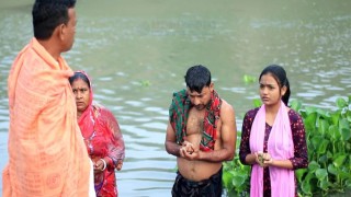 মনোবাসনা পূরণে ‘ডুবের মেলায়’ পুণ্যস্নান! (ভিডিও)