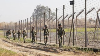 নওগাঁয় সীমান্তে বিএসএফের কাঁটাতারের বেড়া নির্মাণের চেষ্টা