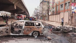 গাজীপুরে শ্রমিকদের মহাসড়ক অবরোধ, গাড়িতে আগুন, কয়েক কারখানায় ছুটি